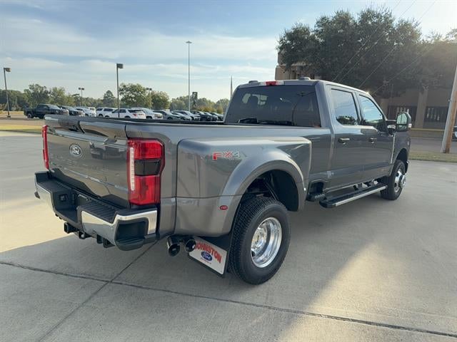 2027 Ford Super Duty F-350 DRW XLT