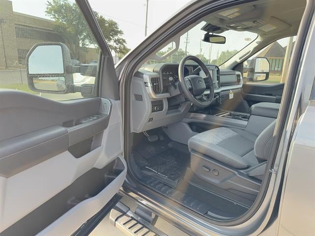 2027 Ford Super Duty F-350 DRW XLT