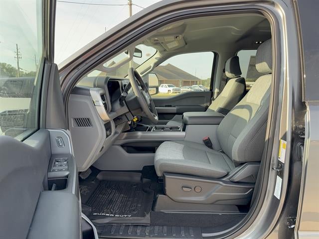 2027 Ford Super Duty F-350 DRW XLT