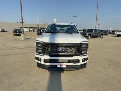 2027 Ford Super Duty F-350 DRW XL