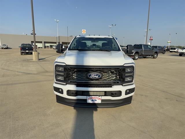 2027 Ford Super Duty F-350 DRW XL
