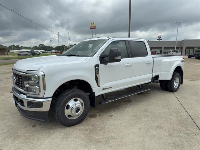 2026 Ford Super Duty F-350 DRW LARIAT